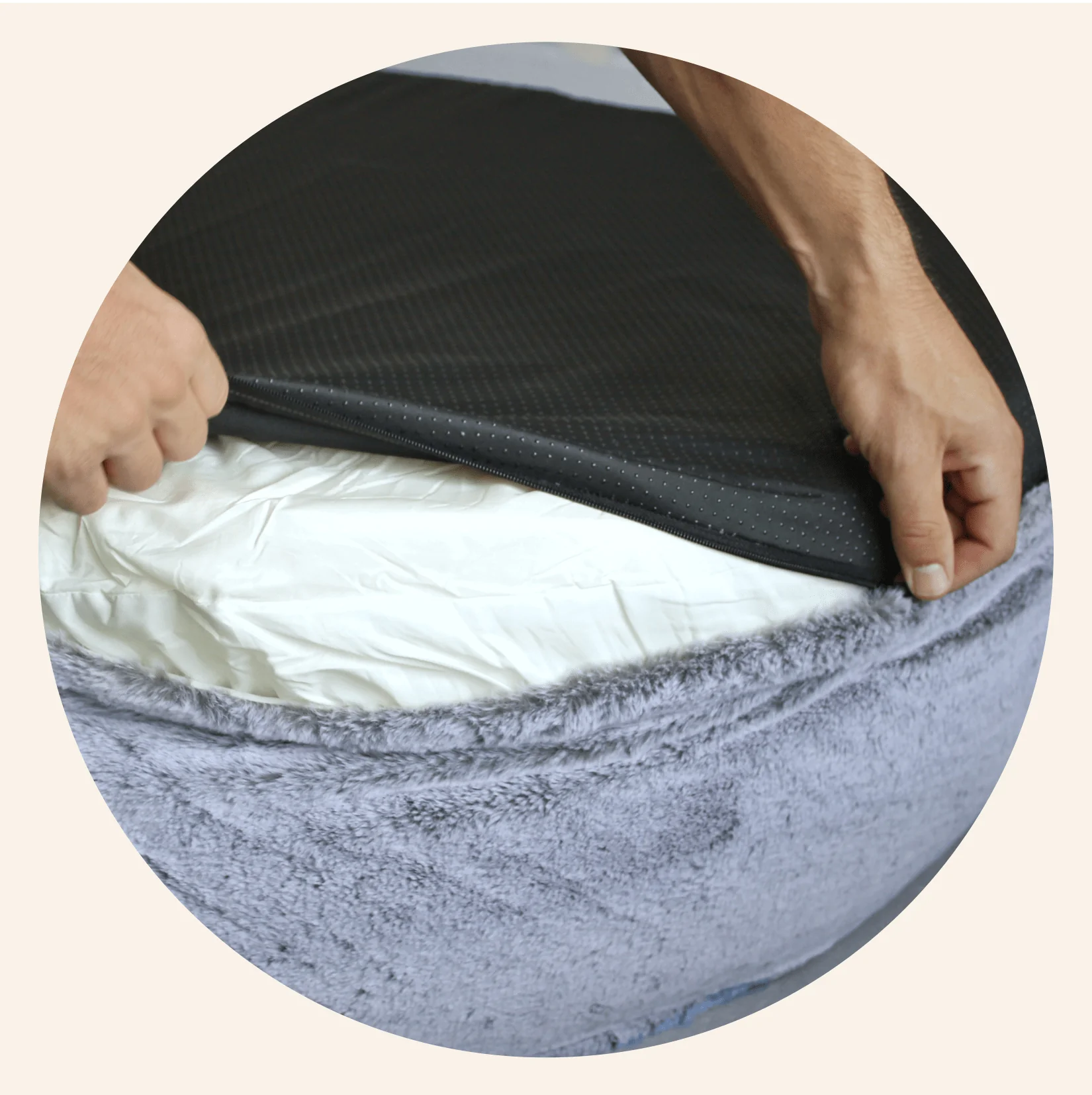 Machine washable Plufl bed cover for easy maintenance